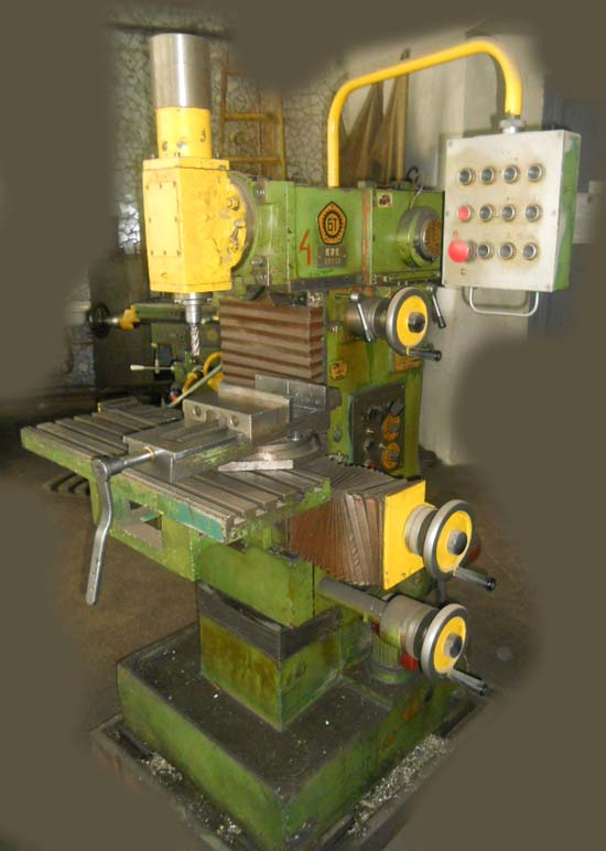 Загальний вигляд  широкоуніверсального фрезерного верстата 6720В